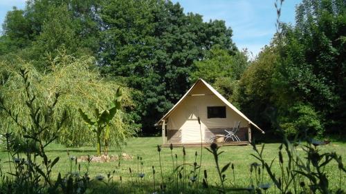 Κήπος έξω από το Orchid Lodge-The Good Life in France