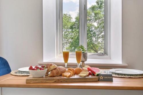 a table with bread and two glasses of orange juice at Cozy 2BR - 2 King Beds & 2 Parking - 8min to Old Town in Quebec City