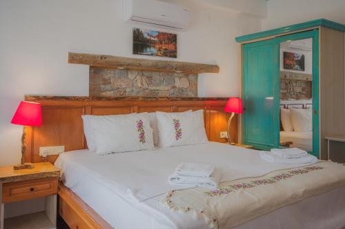 A bed or beds in a room at Ekinoks Boutique Hotel