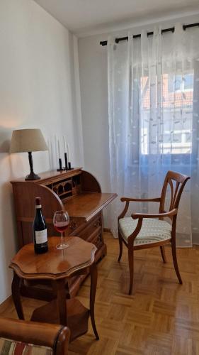 a living room with a table and a glass of wine at Merziger Fußgängerzone in Merzig