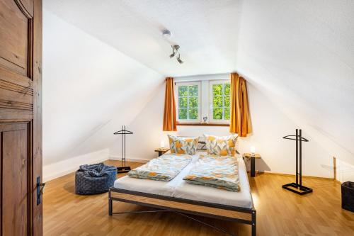 a bedroom with a bed and a window at Fachwerk-Ferienhaus 1764 in Eslohe