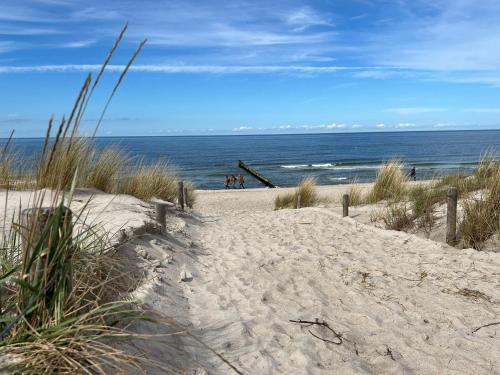 a sandy beach with a view of the ocean at Fewo Anker in der Villa Victoria in Graal