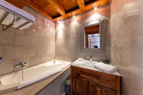 a bathroom with a tub and a sink at Château de Mazières in Tendu
