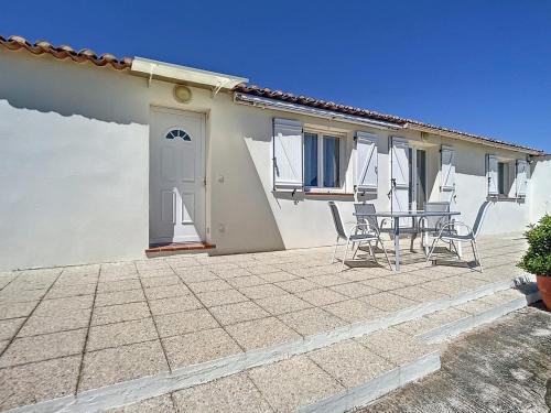 Un balcón o terraza en Maison 50m2 dans propriété privée à 20 minutes de la mer