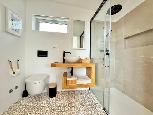 Koupelna v ubytování Casita con jardín en playa de Razo