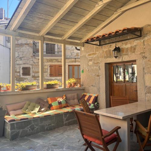 Holiday House Rea with BBQ and two terrace