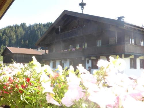 a building with a lot of flowers in front of it at Schwaighof in Oberau