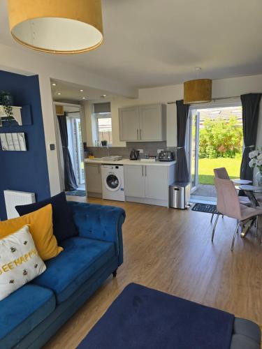 The Heart - Cosy 3 bedroom house with double driveway and Garden in Manchester photo 3