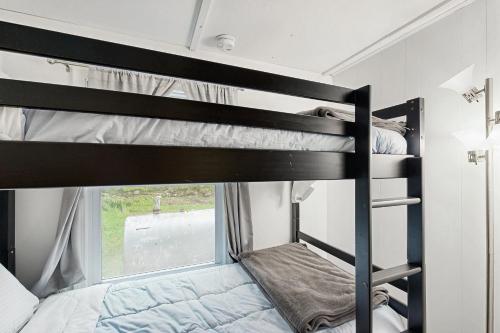 Ένα ή περισσότερα κρεβάτια σε δωμάτιο στο Cozy Dennis Retreat