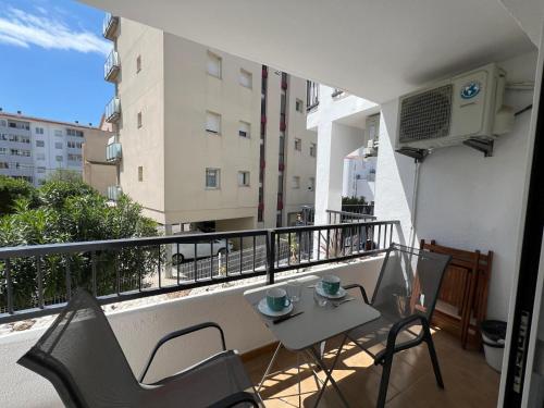 Estudio cerca de la playa con terraza AV-76