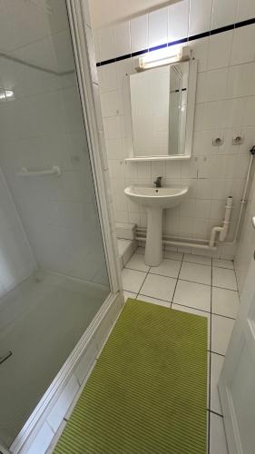 Photo de la galerie de l'établissement Proche Lyon Croix Rousse / parking / Métro, à Caluire-et-Cuire