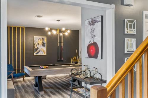 Galería fotográfica de Poconos Family Retreat, Game Room, 4BR en Long Pond