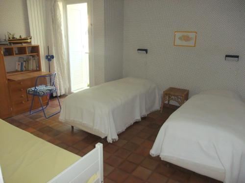 Una cama o camas en una habitación de villa cassis vue mer