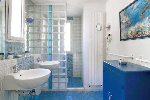 Un baño de villa cassis vue mer