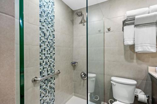 Ένα μπάνιο στο Holiday Inn Express San Juan Condado by IHG