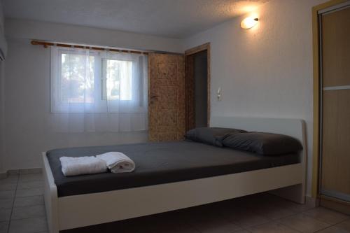 a bed in a room with a window at Traditional apartment in nature in Kouvaláta