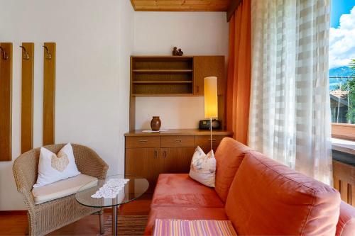 a living room with a couch and a glass table at Hofanger in Lagundo