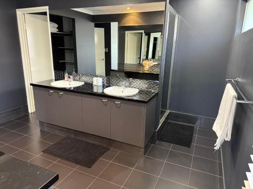 a bathroom with two sinks and a shower at Garrison Cottage in The Vines