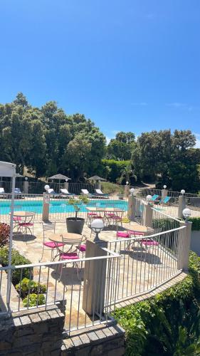 Bazén v ubytování Villa Nais B&B nebo v jeho okolí