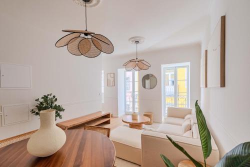 Newly renovated 2BR Apartment with AC & Terrace | By Airnest