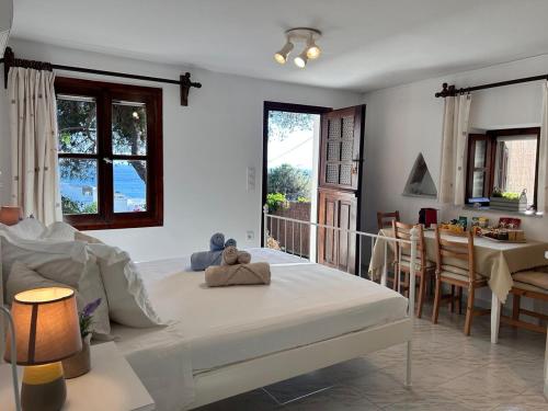 Grandpa Simos' Traditional Guest House (B)