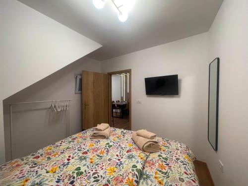 a bedroom with a bed with towels on it at Apartman DA2 in Piran