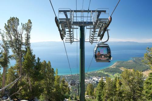 a gondola ride in the sky over the ocean at Zalanta 222 – Luxe Stay by Gondola Lake in Stateline