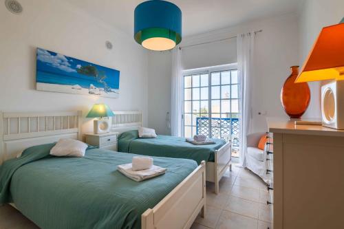 En eller flere senge i et værelse på Bosque São José by Algarneto