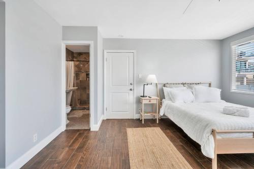 Postel nebo postele na pokoji v ubytování Manhattan Beach Guest Suite