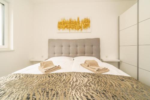 Ένα ή περισσότερα κρεβάτια σε δωμάτιο στο Apartmani Dujak 2