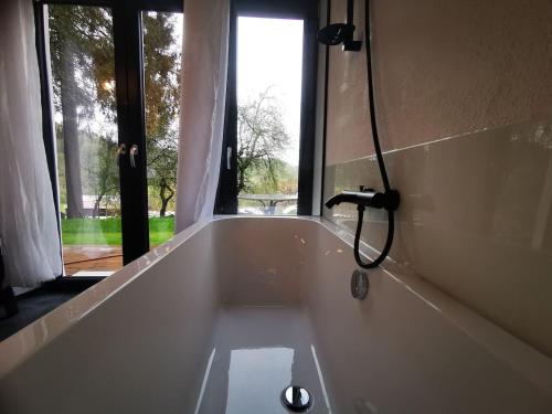 Koupelna v ubytování Tiny House mit eigener Sauna am Waldrand in der Fränkischen Schweiz