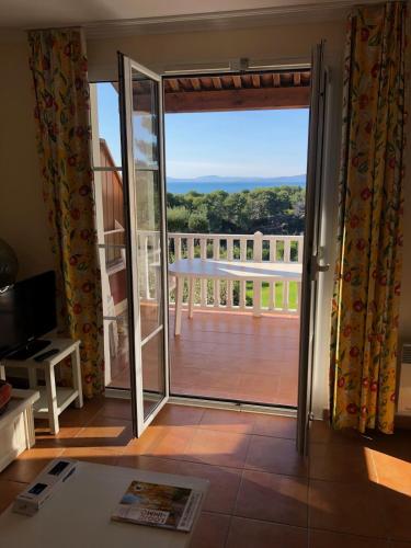 Le Dramont, sea view, pool, 4-5 people, air conditioning , Wi-Fi