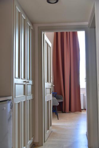 a hallway with two doors and a room with a window at Pension 2Be in Nafplio