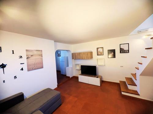 a living room with a couch and a tv at Apartment 5 minutes from the SEA in Montalto di Castro