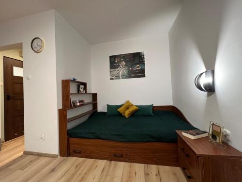 Ένα ή περισσότερα κρεβάτια σε δωμάτιο στο Studio Lębork Centrum