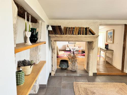 a living room with a large stone archway in a house at Maison Châteaux Lavandes in Grignan