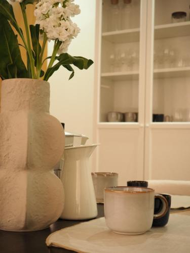a vase with flowers in it sitting on a table at Apartamento Virgenes Eco friendly in Zaragoza