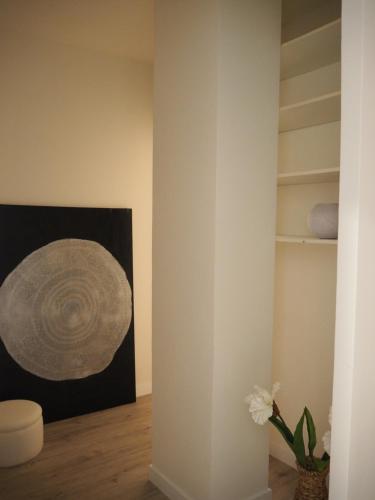 a room with a painting on the wall and a shelf at Apartamento Virgenes Eco friendly in Zaragoza