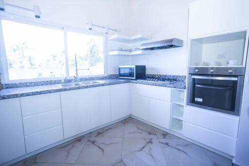 Kuchyň nebo kuchyňský kout v ubytování Sosua Residence by CJDR