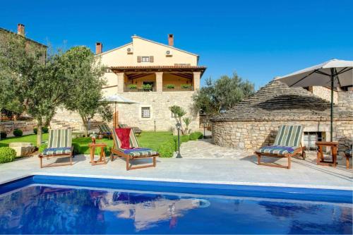 Adriana by Vintage Travel