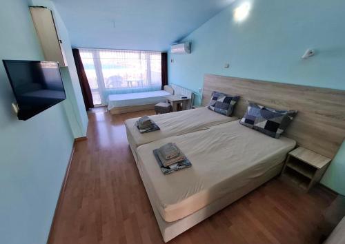 Postel nebo postele na pokoji v ubytování Hotel Bobchev