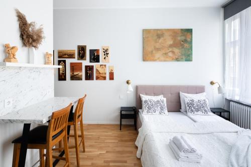 Ένα ή περισσότερα κρεβάτια σε δωμάτιο στο M7 Design Studio In City Center