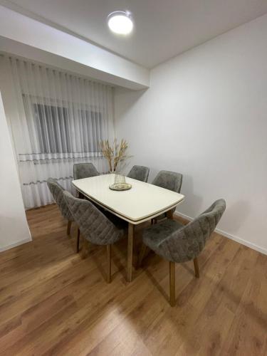 Χώρος καθιστικού στο Tophane Apartment
