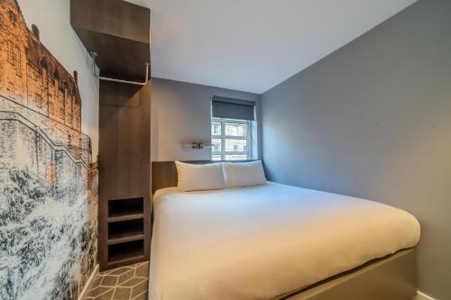 Postel nebo postele na pokoji v ubytování KM Hotel