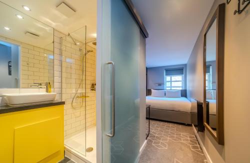 KM Hotel photo 4