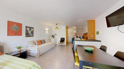 Apartamento Studio Sao Rafael, 450m Praia
