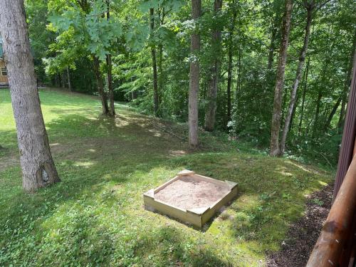 Taman di luar Deer Run - A Peaceful cabin hideaway