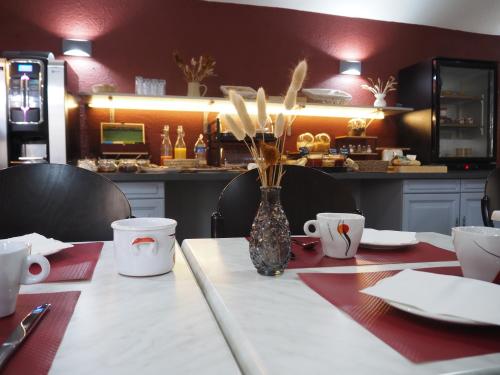 Gallery image of Hôtel Saint Jean in Orange