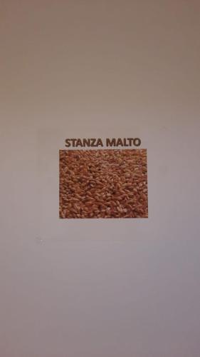 a sign for stanza mica coffee on a wall at CORTE DELLA BIRRA - OLDO in Cadelbosco di Sopra