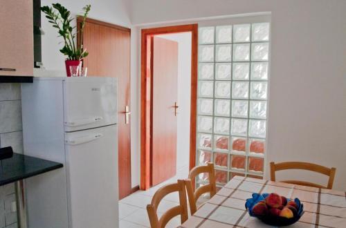 Η κουζίνα ή μικρή κουζίνα στο apartman leo